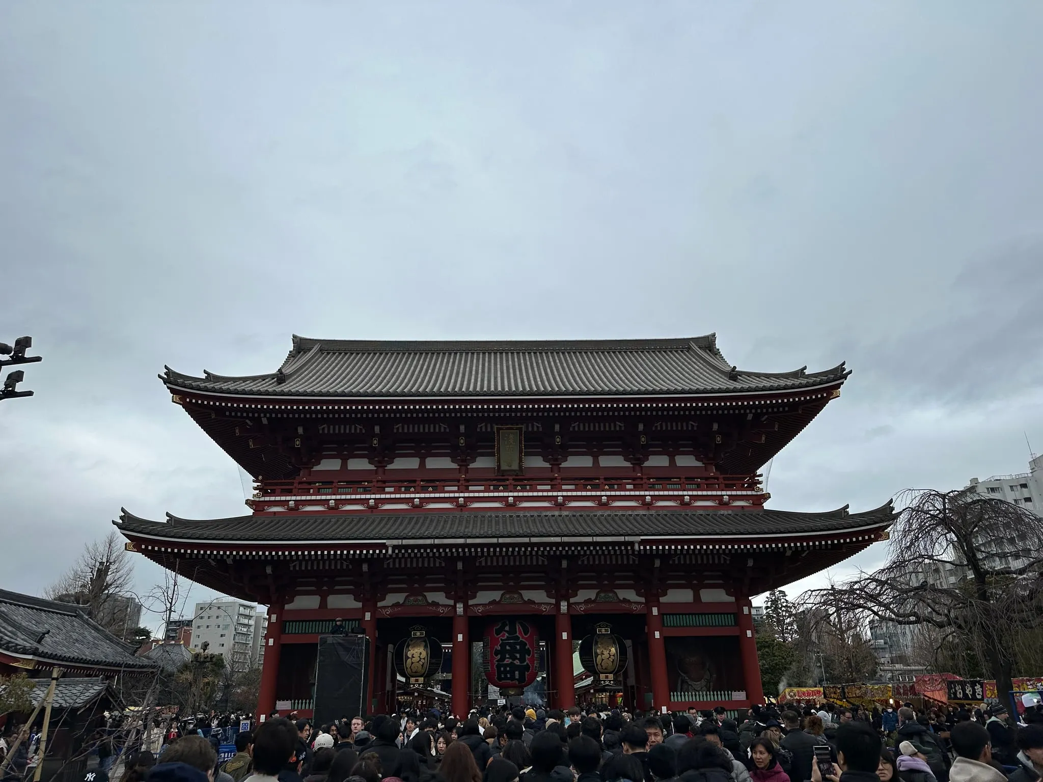 The Hozomon gate at Senso-ji on a grey day